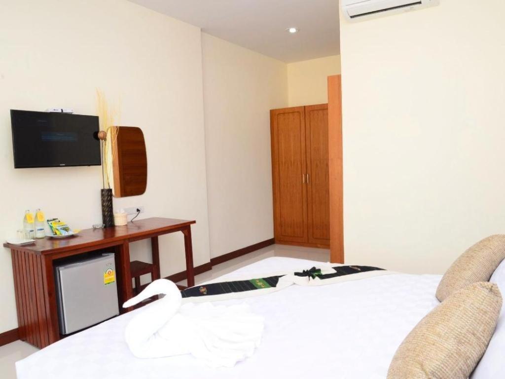 Juntima Boutique Hotel Phetchaburi Exterior photo