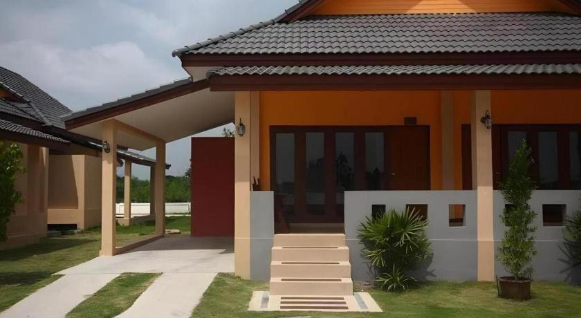 Juntima Boutique Hotel Phetchaburi Exterior photo