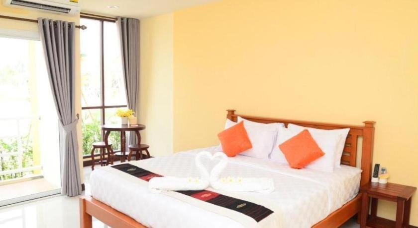 Juntima Boutique Hotel Phetchaburi Exterior photo