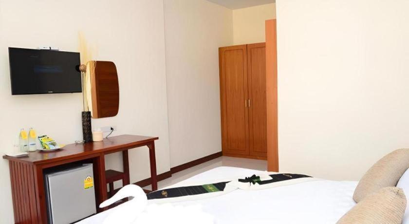 Juntima Boutique Hotel Phetchaburi Exterior photo