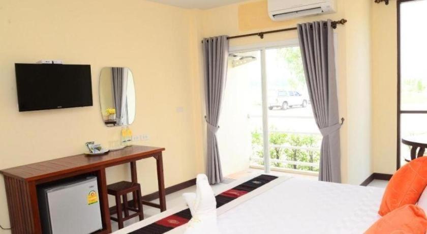 Juntima Boutique Hotel Phetchaburi Exterior photo